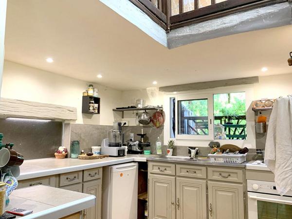 Propriété de caractère avec piscine et dépendances dans un cadre d'exception