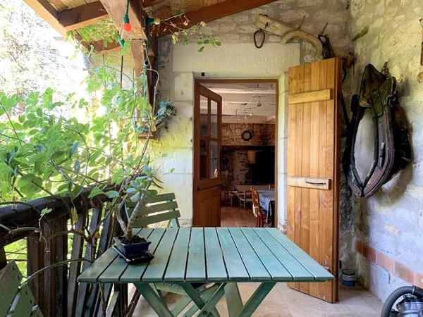 Propriété de caractère avec piscine et dépendances dans un cadre d'exception