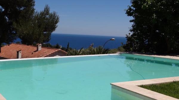 Vente Villa 5 pièces 240 m2 à Roquebrune-Cap-Martin