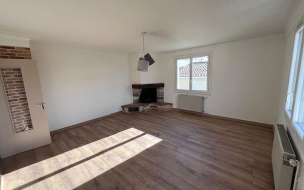 Maison à louer    5 pièces •  Caussade