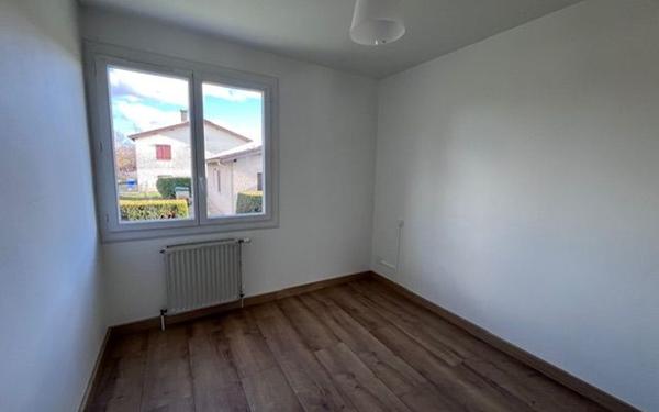 Maison à louer    5 pièces •  Caussade