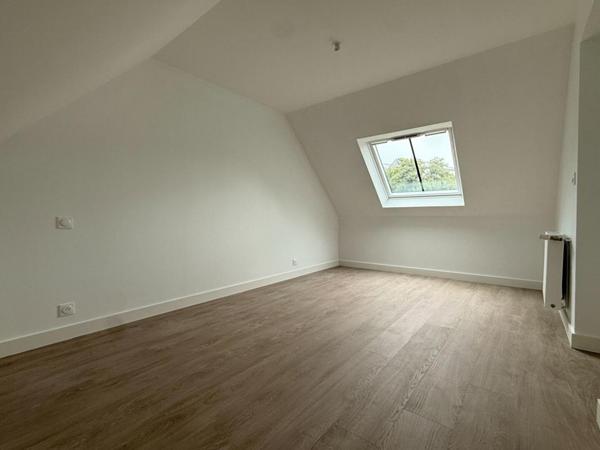 ARZON Maison de 2025, à pied du littoral et des commerces (4min), 5 pièces, 4 chambres (5ème possible) de 110 M² sur 330M² de terrain. Frais de notaire réduits