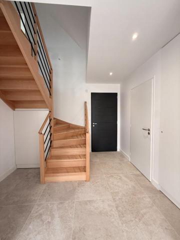 ARZON Maison de 2025, à pied du littoral et des commerces (4min), 5 pièces, 4 chambres (5ème possible) de 110 M² sur 330M² de terrain. Frais de notaire réduits