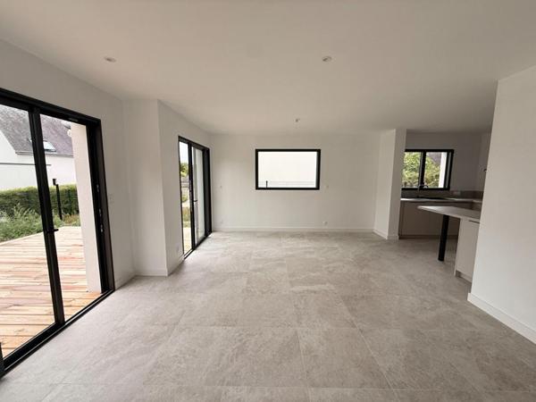 ARZON Maison de 2025, à pied du littoral et des commerces (4min), 5 pièces, 4 chambres (5ème possible) de 110 M² sur 330M² de terrain. Frais de notaire réduits