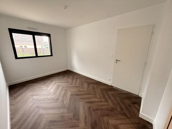 ARZON Maison de 2025, à pied du littoral et des commerces (4min), 5 pièces, 4 chambres (5ème possible) de 110 M² sur 330M² de terrain. Frais de notaire réduits