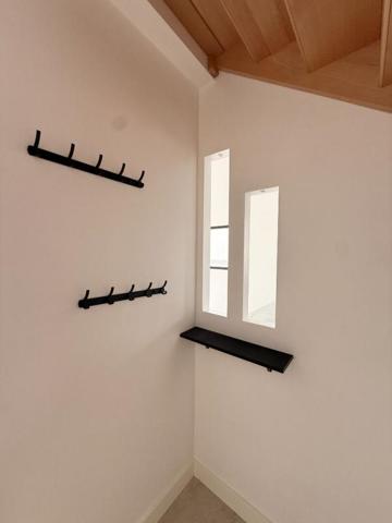 ARZON Maison de 2025, à pied du littoral et des commerces (4min), 5 pièces, 4 chambres (5ème possible) de 110 M² sur 330M² de terrain. Frais de notaire réduits