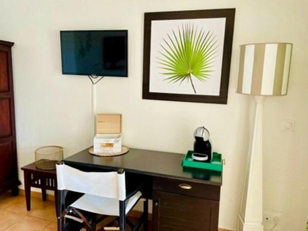 EN EXCLUSIVITE - SAINTE-ANNE – STUDIO PREMIÈRE LIGNE – VUE MER & PISCINE