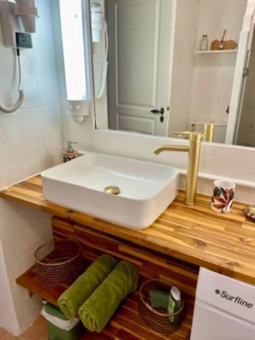 EN EXCLUSIVITE - SAINTE-ANNE – STUDIO PREMIÈRE LIGNE – VUE MER & PISCINE