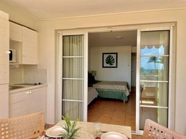EN EXCLUSIVITE - SAINTE-ANNE – STUDIO PREMIÈRE LIGNE – VUE MER & PISCINE