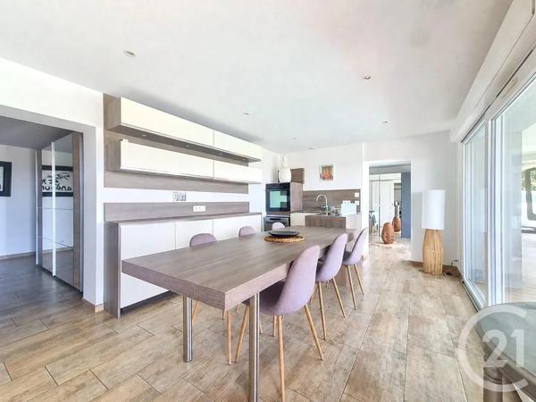 Maison à vendre  7 pièces - 161,40 m 2   FREJUS  - 83