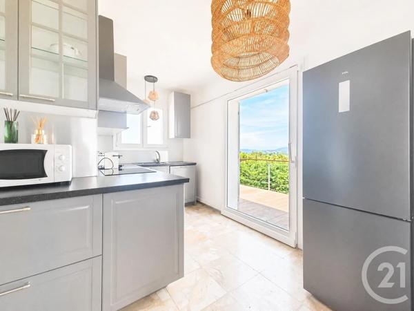 Maison à vendre  7 pièces - 161,40 m 2   FREJUS  - 83
