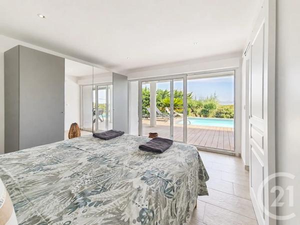 Maison à vendre  7 pièces - 161,40 m 2   FREJUS  - 83