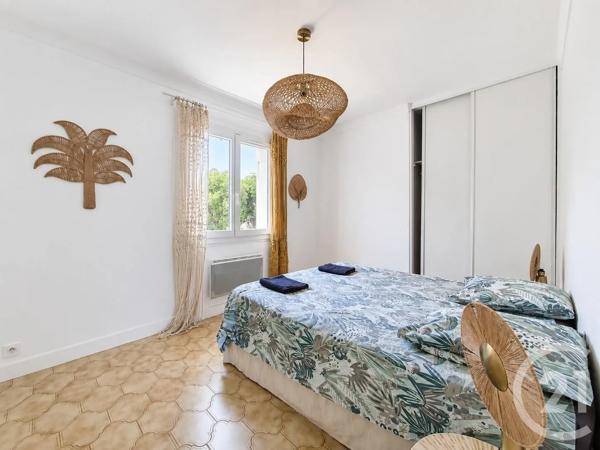 Maison à vendre  7 pièces - 161,40 m 2   FREJUS  - 83
