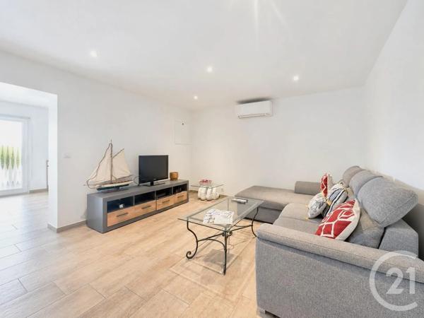 Maison à vendre  7 pièces - 161,40 m 2   FREJUS  - 83