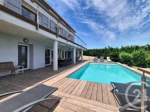Maison à vendre  7 pièces - 161,40 m 2   FREJUS  - 83