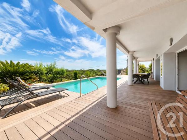Maison à vendre  7 pièces - 161,40 m 2   FREJUS  - 83