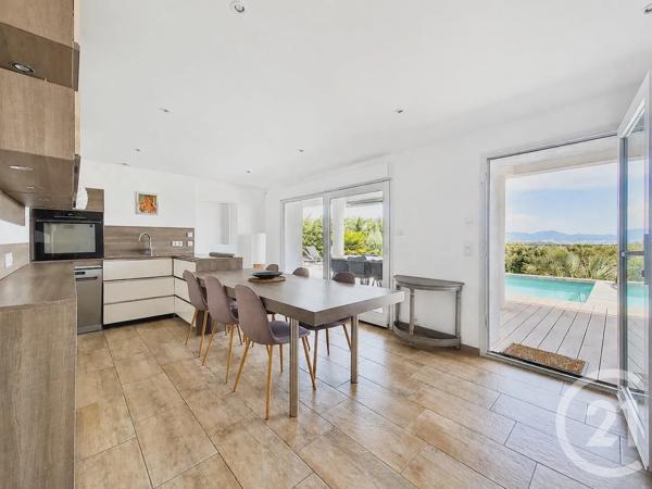 Maison à vendre  7 pièces - 161,40 m 2   FREJUS  - 83