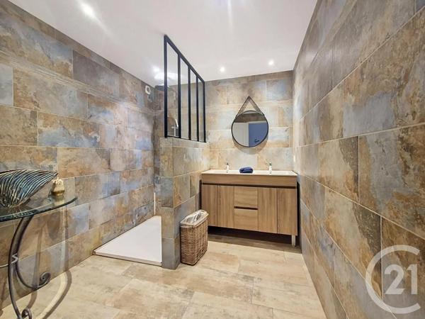 Maison à vendre  7 pièces - 161,40 m 2   FREJUS  - 83