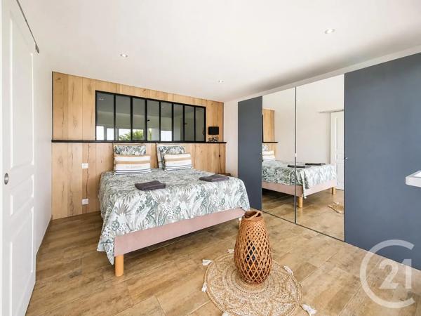 Maison à vendre  7 pièces - 161,40 m 2   FREJUS  - 83