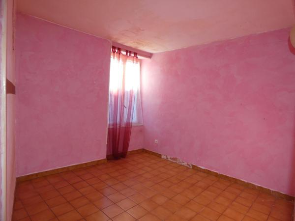 MaisonT4 d'environ 85m² avec cour de 25m² en plein coeur du village