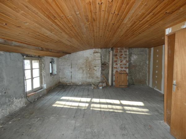 MaisonT4 d'environ 85m² avec cour de 25m² en plein coeur du village