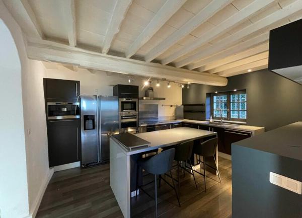 Maison à louer    8 pièces • 300 m2 Montagny