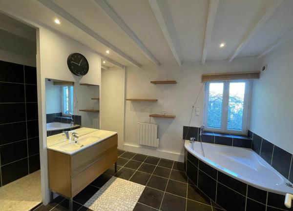 Maison à louer    8 pièces • 300 m2 Montagny