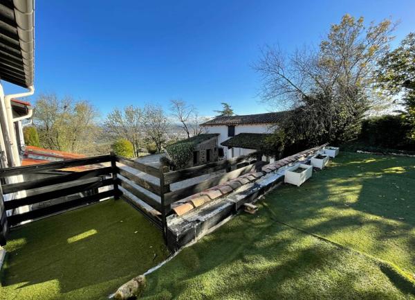 Maison à louer    8 pièces • 300 m2 Montagny