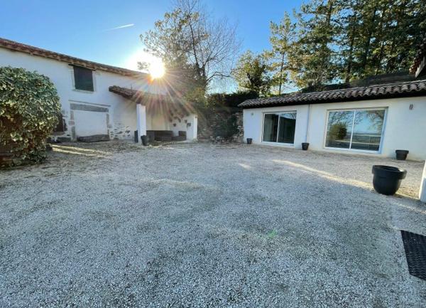 Maison à louer    8 pièces • 300 m2 Montagny