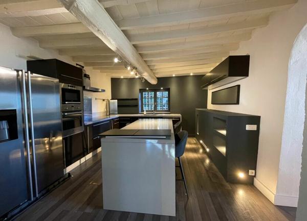 Maison à louer    8 pièces • 300 m2 Montagny