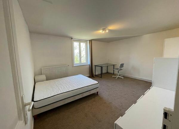 Maison à louer    8 pièces • 300 m2 Montagny