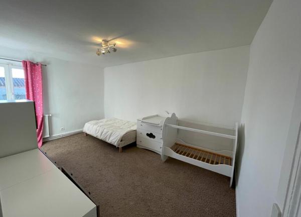 Maison à louer    8 pièces • 300 m2 Montagny