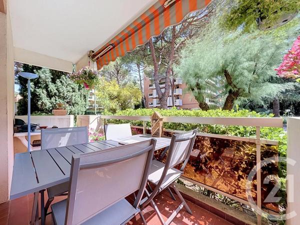 Appartement F3 à vendre  3 pièces - 67,20 m 2   ST RAPHAEL  - 83