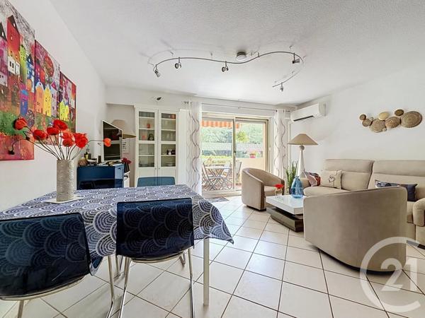 Appartement F3 à vendre  3 pièces - 67,20 m 2   ST RAPHAEL  - 83