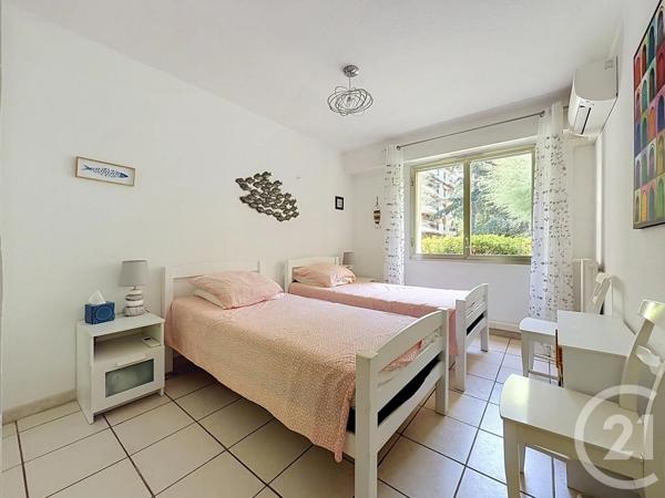 Appartement F3 à vendre  3 pièces - 67,20 m 2   ST RAPHAEL  - 83
