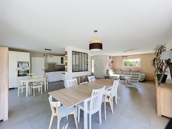 MAISON – T5 – MEUBLE – PISCINE – 125.78 m² 69970 – MARENNES