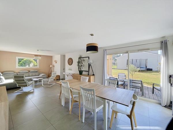 MAISON – T5 – MEUBLE – PISCINE – 125.78 m² 69970 – MARENNES