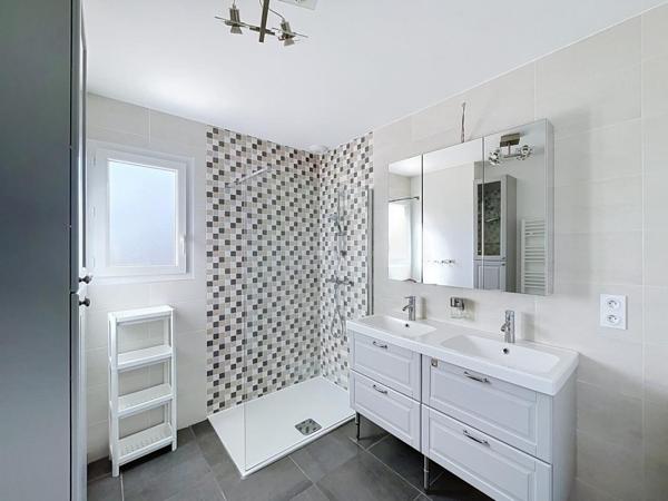 MAISON – T5 – MEUBLE – PISCINE – 125.78 m² 69970 – MARENNES