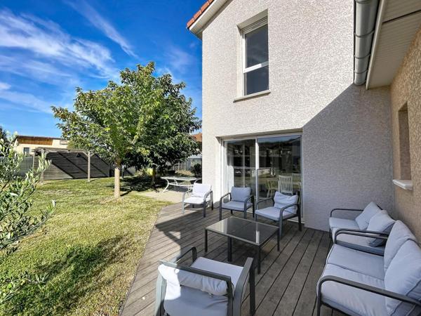 MAISON – T5 – MEUBLE – PISCINE – 125.78 m² 69970 – MARENNES