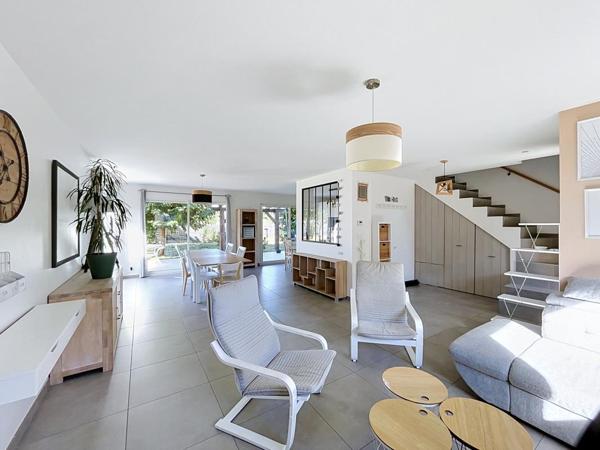 MAISON – T5 – MEUBLE – PISCINE – 125.78 m² 69970 – MARENNES