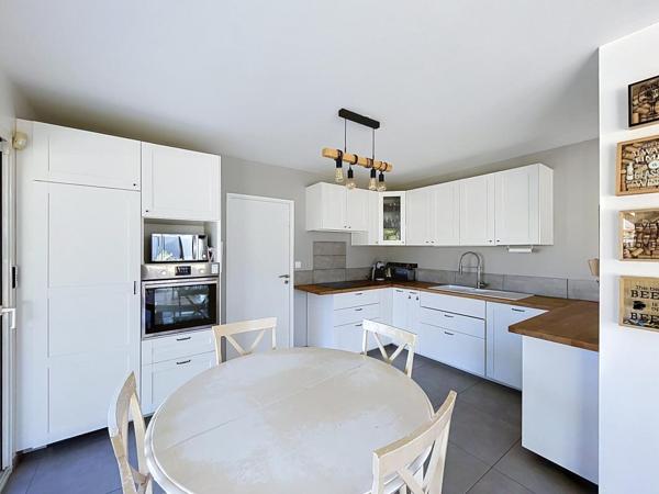 MAISON – T5 – MEUBLE – PISCINE – 125.78 m² 69970 – MARENNES