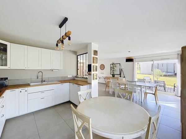 MAISON – T5 – MEUBLE – PISCINE – 125.78 m² 69970 – MARENNES
