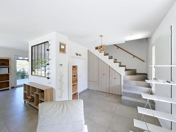 MAISON – T5 – MEUBLE – PISCINE – 125.78 m² 69970 – MARENNES