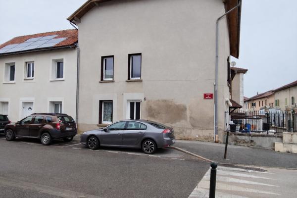 Champier (38260) Exclusivité - A saisir cause mutation - Proximité Bourgoin Jallieu à Champier - Maison de village au calme 104