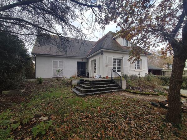 Maison - 8 pièces - 198 m²