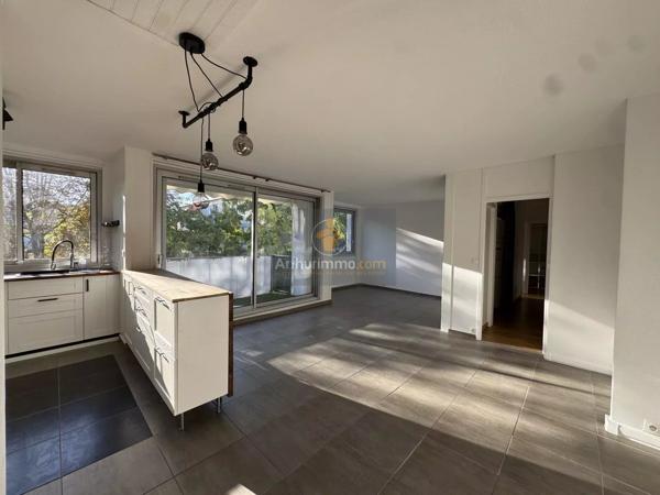 Location                                                      Appartement
                        
                     4 pièces                      69 m2                     à Marly-le-Roi