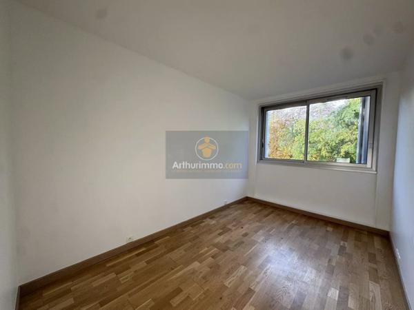 Location                                                      Appartement
                        
                     4 pièces                      69 m2                     à Marly-le-Roi
