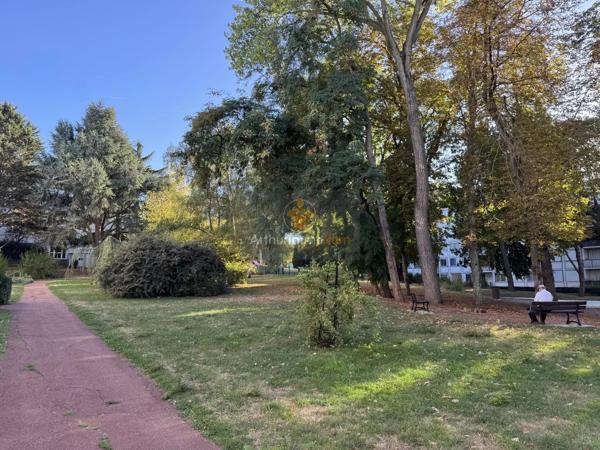Location                                                      Appartement
                        
                     4 pièces                      69 m2                     à Marly-le-Roi