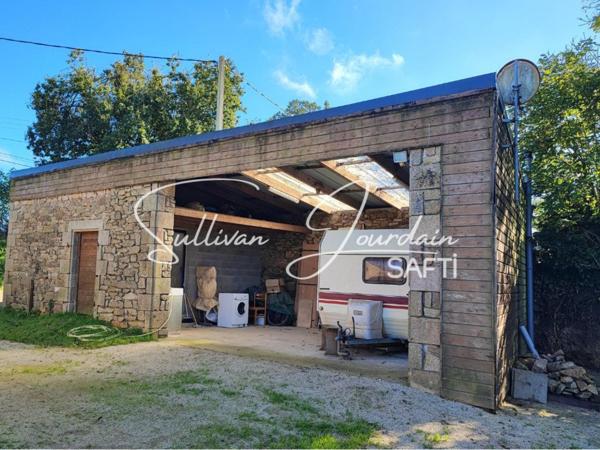 Maison en pierre au calme en campagne.