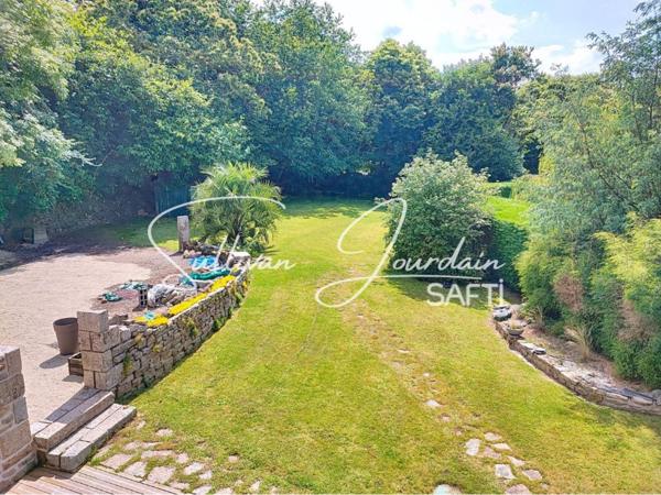 Maison en pierre au calme en campagne.